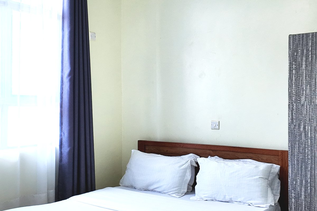 Moonlight Hotel bedroom